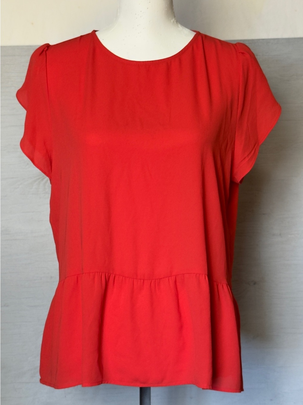 LOFT bright red peplum cap-sleeve blouse Women’s size medium | h